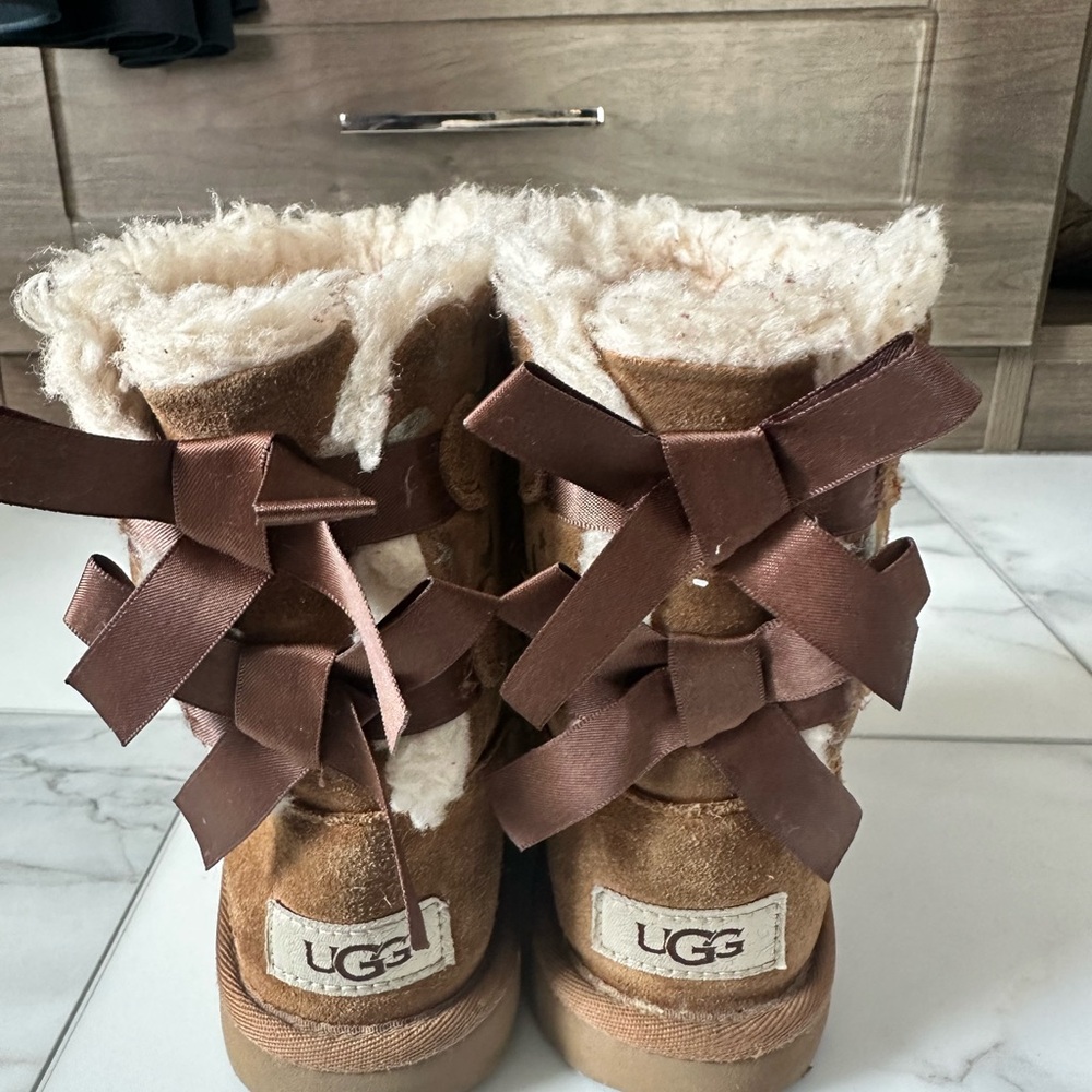 Ugg kids size 11